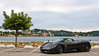 Pagani Zonda F Roadster carbone 3/4 avant gauche