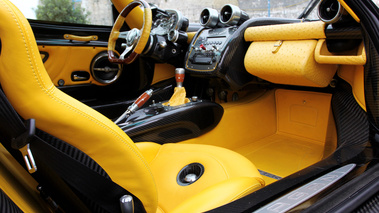 Pagani Zonda F Roadster carbone intérieur 2