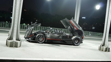 Pagani Zonda F Roadster ClubSport carbone 3/4 avant gauche ouvrants penché