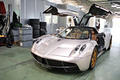 Usine Pagani - Huayra gris 3/4 avant gauche portes ouvertes