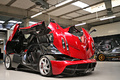 Usine Pagani - Huayra rouge 3/4 avant droit capots et portes ouverts