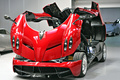 Usine Pagani - Huayra rouge 3/4 avant gauche capots ouverts