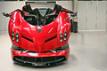 Usine Pagani - Huayra rouge face avant capots et portes ouverts