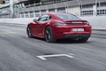 Porsche 718 Cayman GTS rouge 3/4 arrière gauche travelling