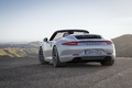 Porsche 911 Carrera 4 GTS  Cabrio - Grise - 3/4 arrière gauche