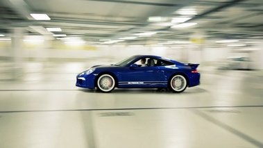 Porsche 911 Carrera 4S Facebook - bleue - profil gauche dynamique