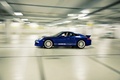 Porsche 911 Carrera 4S Facebook - bleue - profil gauche dynamique