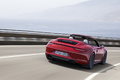 Porsche 911 Carrera GTS Cabrio - Rouge - 3/4 arrière droit dynamique