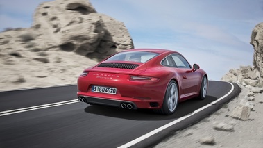 Porsche 911 Facelift - rouge - 3/4 arrière droit dynamique