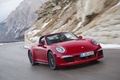 Porsche 911 Targa 4S GTS - Rouge - 3/4 avant droit dynamique