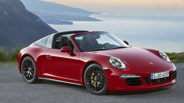 Porsche 911 Targa 4S GTS - Rouge - 3/4 avant droit