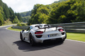 Porsche 918 Spyder blanc 3/4 arrière gauche travelling penché