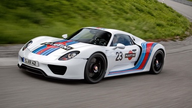 Porsche 918 Spyder Martini Racing 3/4 avant gauche travelling penché 2