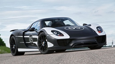 Porsche 918 Spyder - proto camouflé - 3/4 avant droit