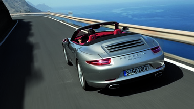 Porsche 991 Cabrio - Grise - 3/4 arrière gauche, dynamique