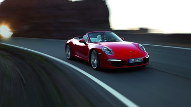 Porsche 991 Cabrio - Rouge - 3/4 avant droit, dynamique