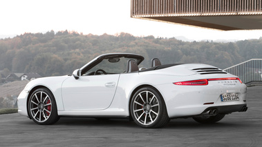 Porsche 991 Carrera 4S Cabriolet blanc 3/4 arrière gauche 2