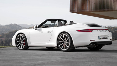 Porsche 991 Carrera 4S Cabriolet blanc 3/4 arrière gauche