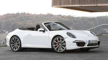 Porsche 991 Carrera 4S Cabriolet blanc 3/4 avant droit 3