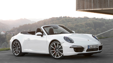 Porsche 991 Carrera 4S Cabriolet blanc 3/4 avant droit