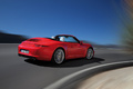 Porsche 991 Carrera S Cabriolet rouge 3/4 arrière droit travelling