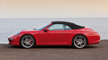 Porsche 991 Carrera S Cabriolet rouge profil 3