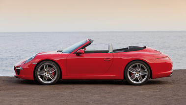 Porsche 991 Carrera S Cabriolet rouge profil