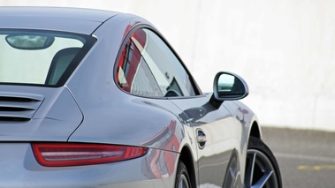 Porsche 991 Carrera S gris courbures d'aile