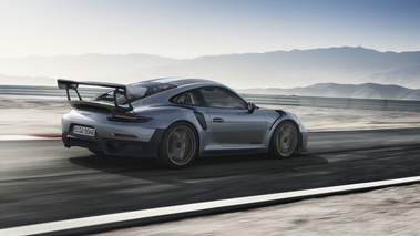 Porsche 991 GT2 RS gris 3/4 arrière droit travelling