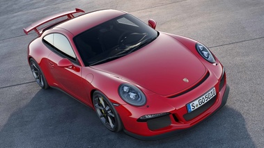 Porsche 991 GT3 rouge 3/4 avant droit penché vue de haut