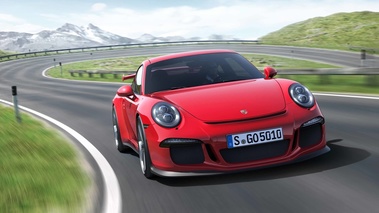 Porsche 991 GT3 rouge 3/4 avant droit travelling penché