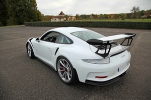 Porsche 991 GT3 RS blanc vue de 3/4 arrière gauche