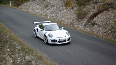 Porsche 991 GT3 RS blanc 3/4 avant droit vue de haut 2