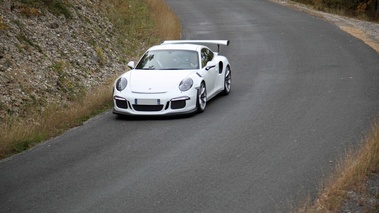 Porsche 991 GT3 RS blanc 3/4 avant gauche vue de haut