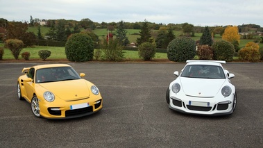 Porsche 991 GT3 RS blanc & 997 GT2 jaune face avant