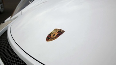 Porsche 991 GT3 RS blanc logo capot