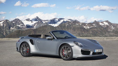 Porsche 991 Turbo Cabrio - gris - 3/4 avant droit