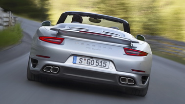 Porsche 991 Turbo Cabrio - gris - face arrière travelling