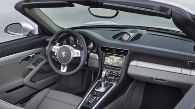 Porsche 991 Turbo Cabrio - gris - habitacle 2