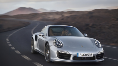 Porsche 991 Turbo S gris 3/4 avant droit travelling