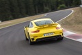 Porsche 991 Turbo S jaune face arrière travelling penché