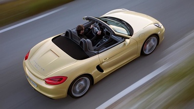 Porsche Boxster - jaune - 3/4 arrière droit supérieur, dynamique