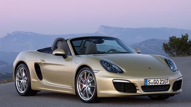 Porsche Boxster S 981 jaune 3/4 avant droit