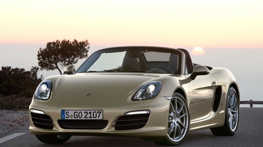 Porsche Boxster S 981 jaune 3/4 avant gauche