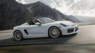 Porsche Boxster Spyder 2015 - Blanc - 3/4 avant droit dynamique