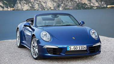 Porsche Carrera 4 Cabrio - bleu - 3/4 avant droit