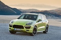 Porsche Cayenne GTS vert 3/4 avant gauche penché