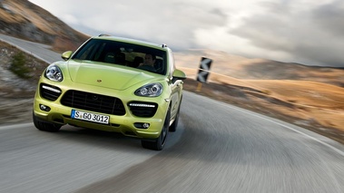 Porsche Cayenne GTS - vert fluo - face avant, dynamique