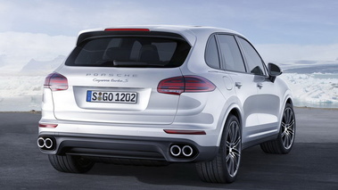 Porsche Cayenne Turbo S - Blanc - 3/4 arrière droit