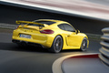 Porsche Cayman GT4 jaune 3/4 arrière droit travelling penché